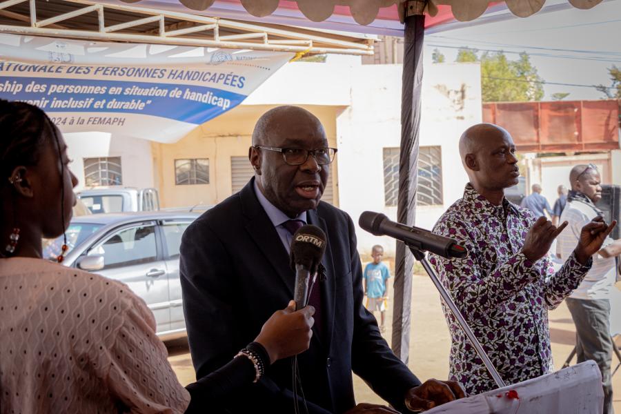 Le Coordonnateur Resident Khassim Diagne, prononcant son discours à la celebration de la journee des personnes handiucapees